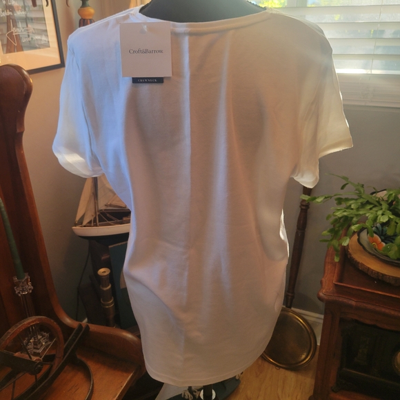 New Croft & Barrow Classic White Short Sleeve Tee - Picture 2 of 3
